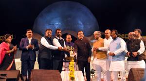 ದೀಪ ಬೆಳಗಿಸುವ ಮೂಲಕ ಕಾರ್ಯಕ್ರಮ ಉದ್ಘಾಟಿಸಿದ ಕೇಂದ್ರ ಸಚಿವ ಭಗವಂತ ಖುಭಾ,ಶಾಸಕರಾದ ರಹಿಮ್ ಖಾನ್,ಶರಣು ಸಲಗರ ಸೇರಿದಂತೆ ಹಲವು ನಾಯಕರು ಭಾಗಿಯಾಗಿದ್ದರು